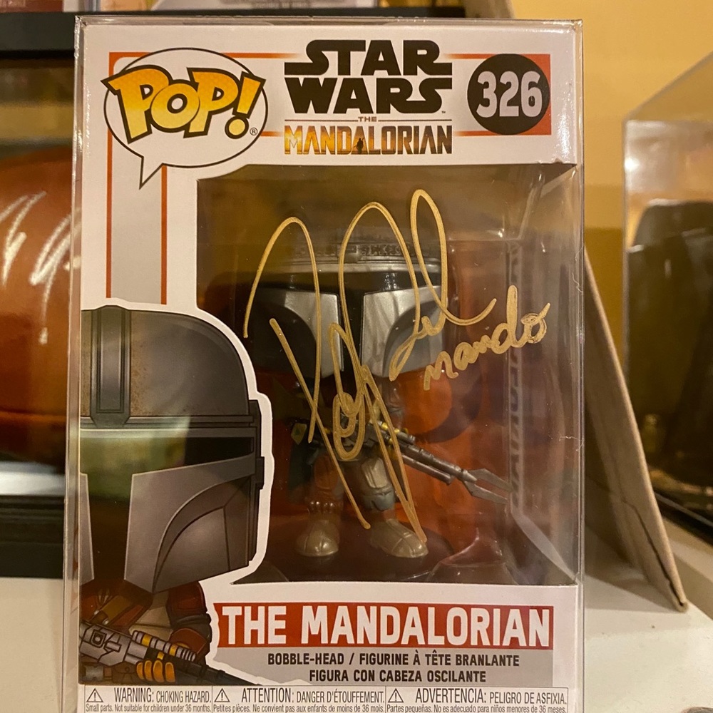 Funko pop Star Wars mandaloiran signed Pedro pasca